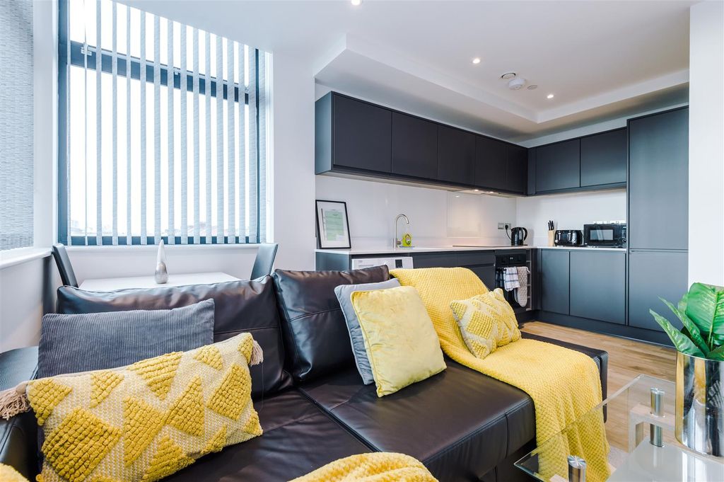 Property photo 3 of 31 Apt303Paragon-20