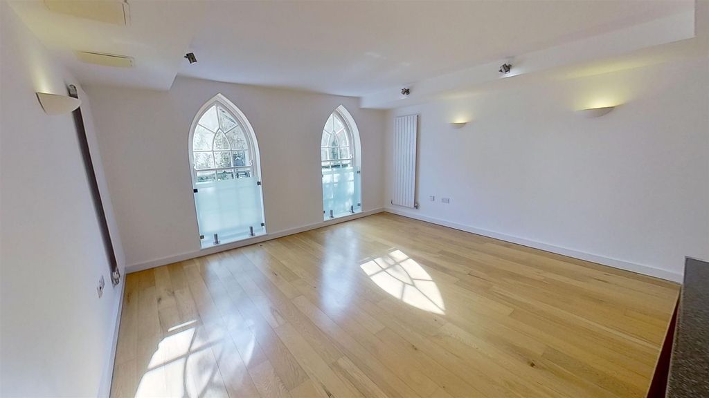 Property photo 2 of 8