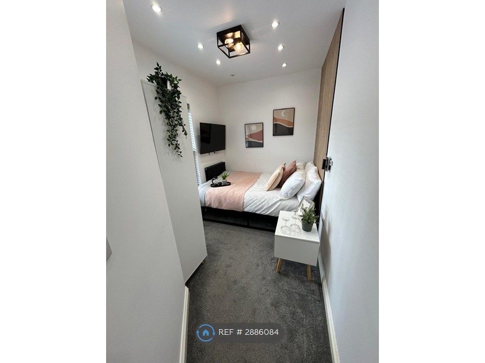Property photo 1 of 11 Room 3