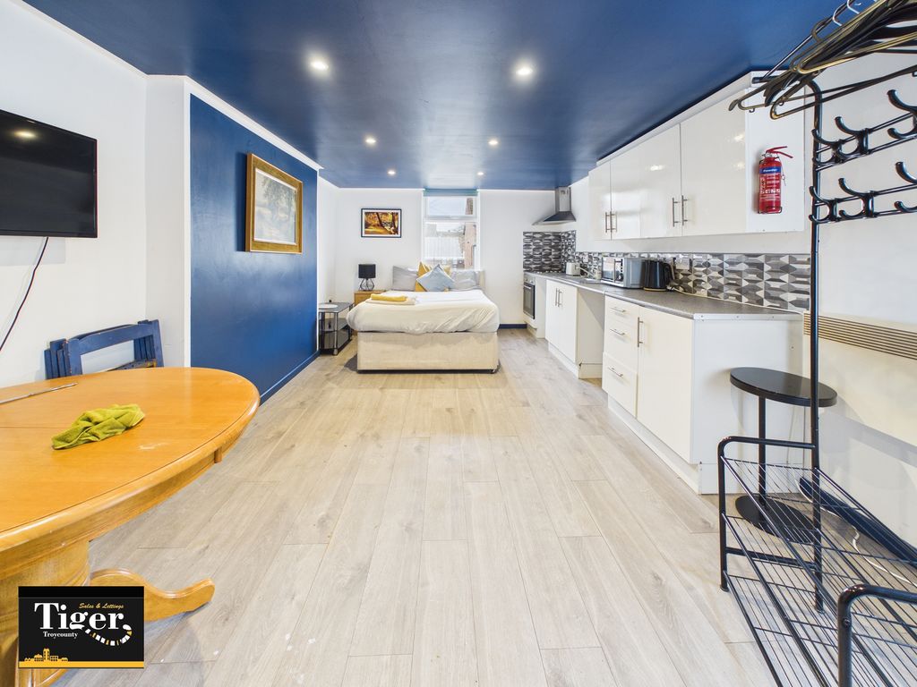 Property photo 2 of 6 Cam02176G0-Pr0822-Still002