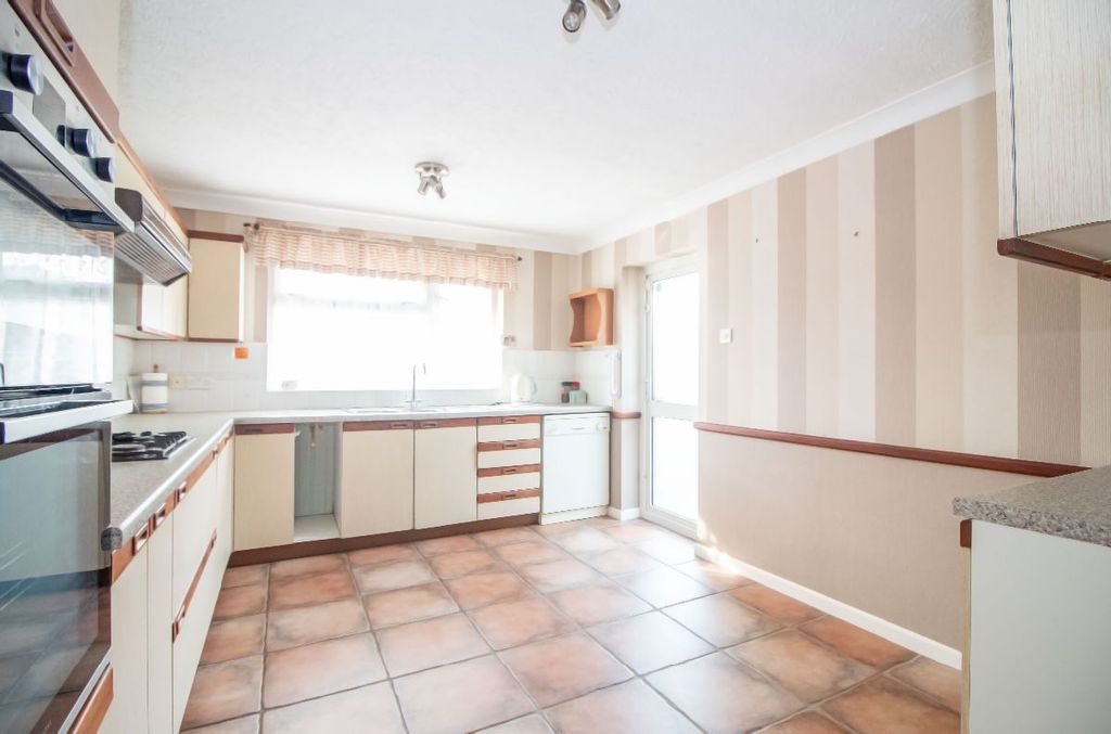 Property photo 2 of 25