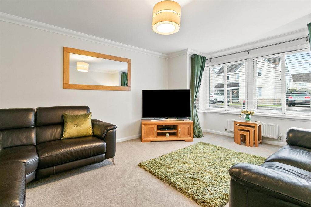 Property photo 3 of 27