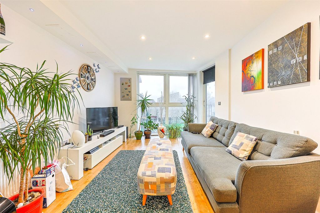 Property photo 2 of 17 Picture No. 14