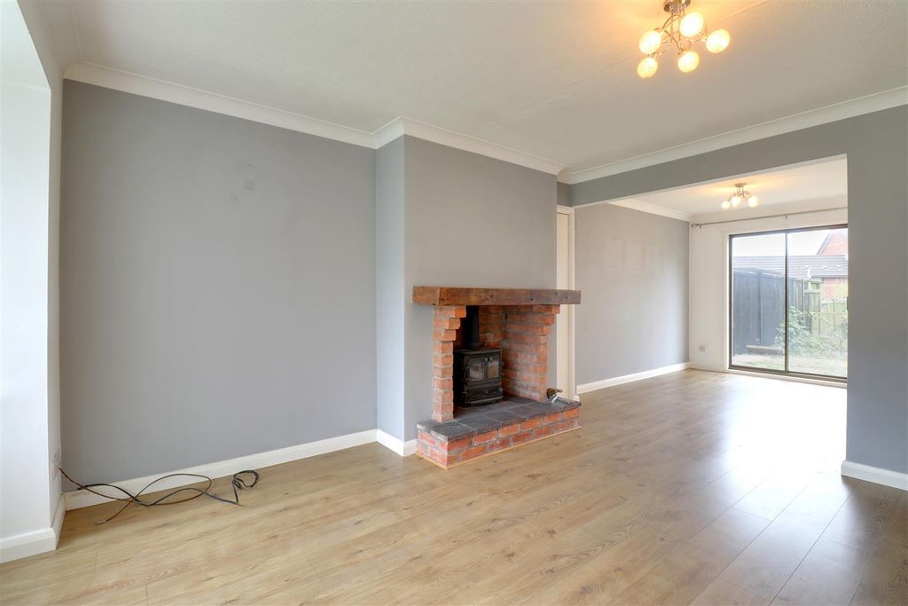 Property photo 2 of 20 Lounge