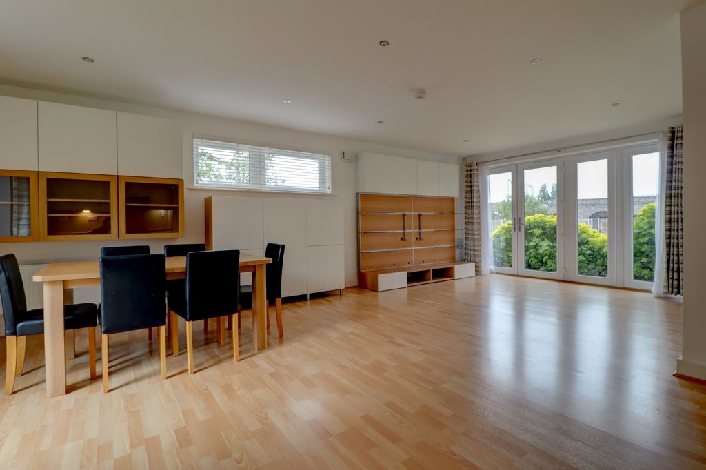 Property photo 2 of 18 Photo #2