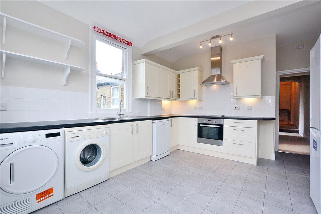 Property photo 2 of 10 Kitchen