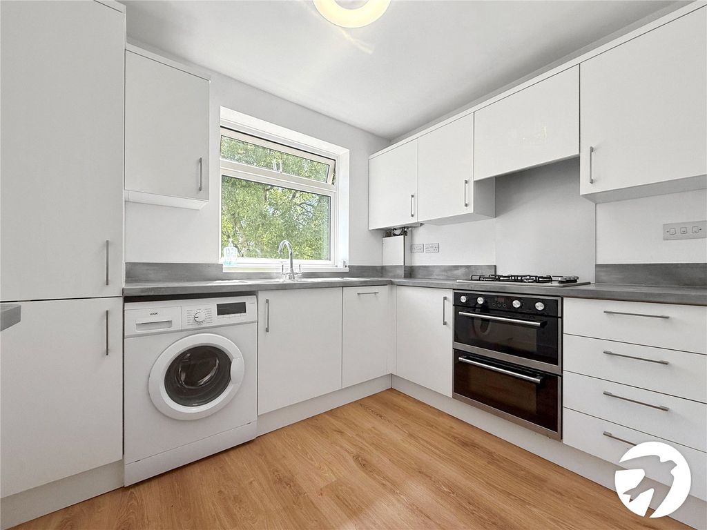 Property photo 2 of 7 Kitchen