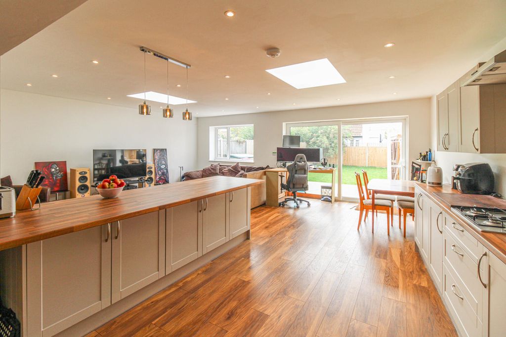 Property photo 1 of 12 Kitchen