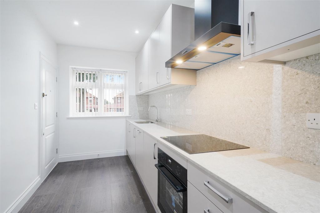 Property photo 2 of 14 61 Whitton Avenue East - Cdw8eI5Bfrua76Ydwttq.Jpg