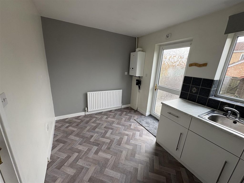Property photo 3 of 10 Kitchen Dining Area