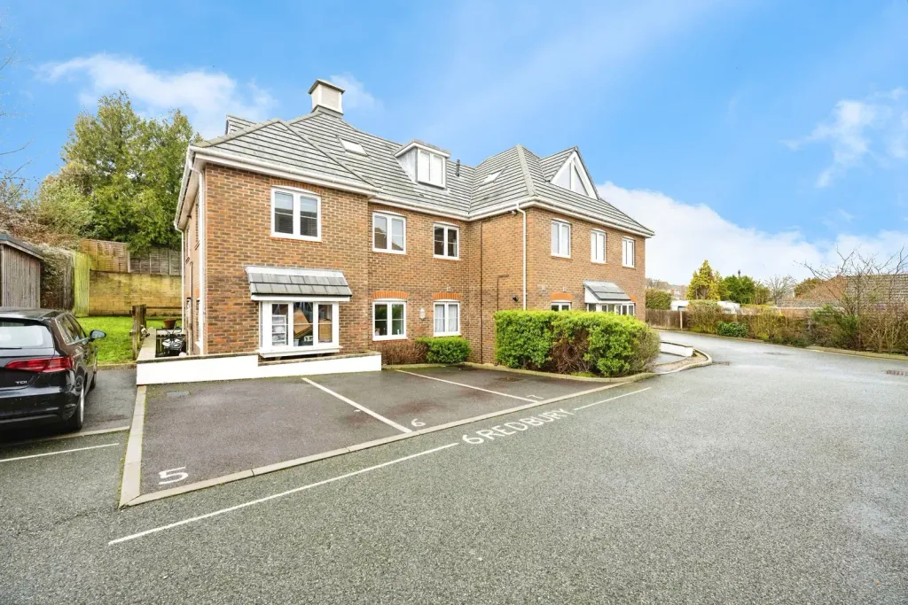 Property photo 1 of 9