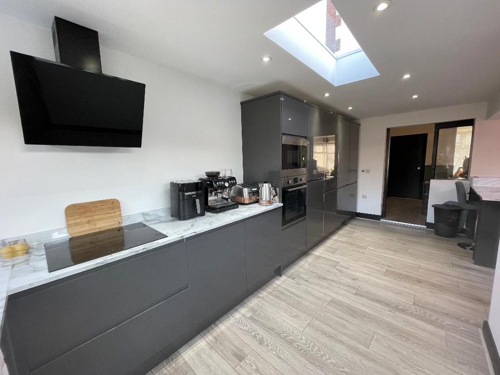 Property photo 2 of 21 Kitchen