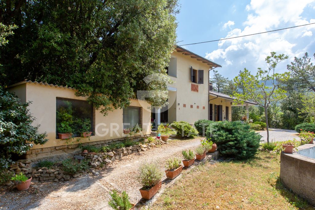 Property photo 2 of 31