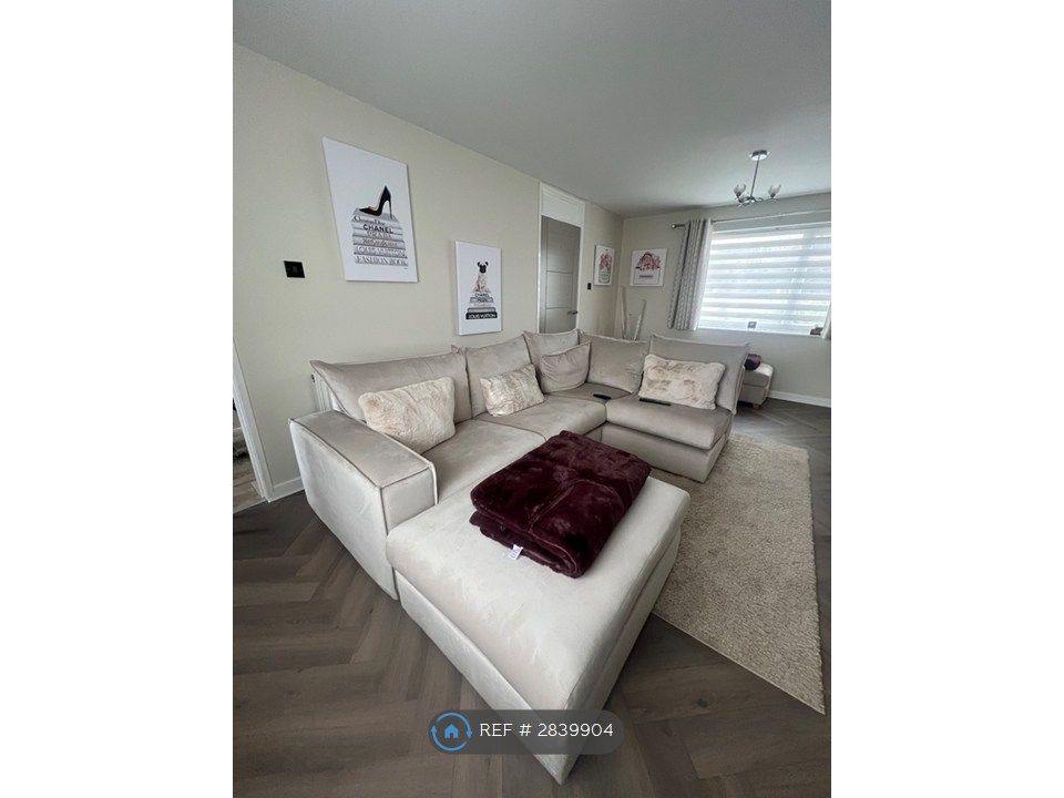 Property photo 2 of 35