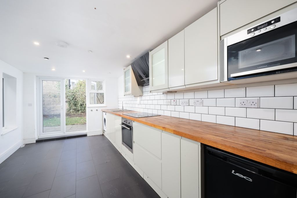 Property photo 3 of 30 68 Shenley Rd, London Se5 8Nq-15
