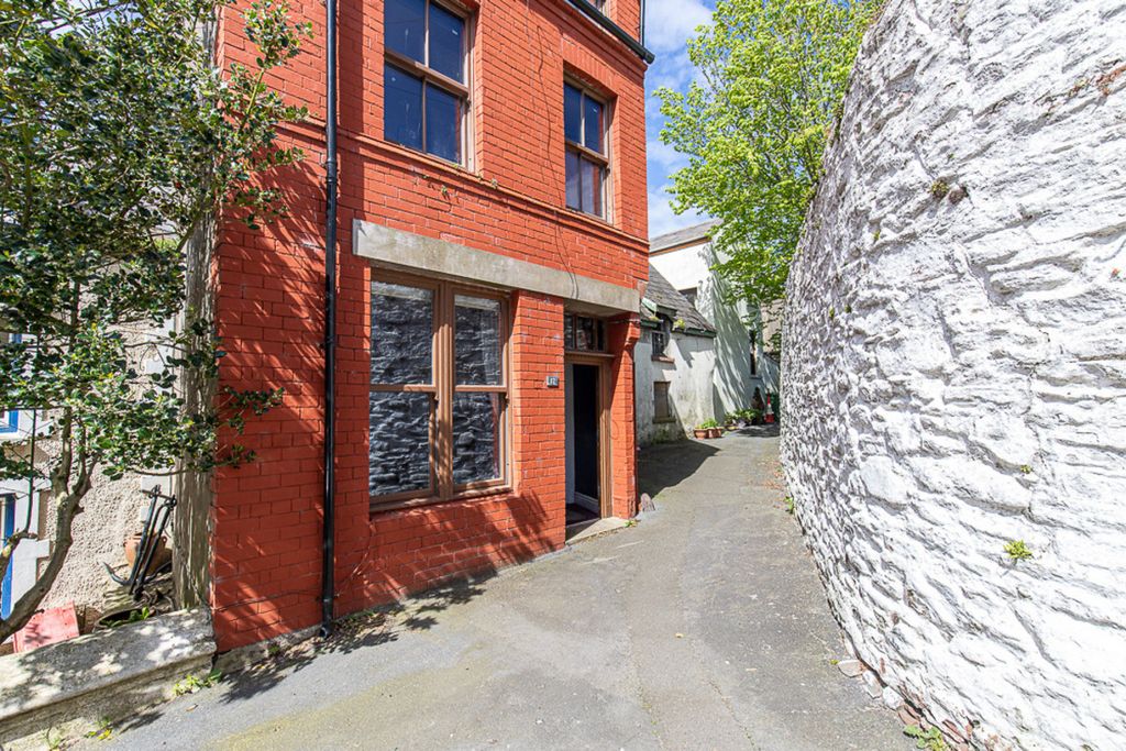 Property photo 2 of 38