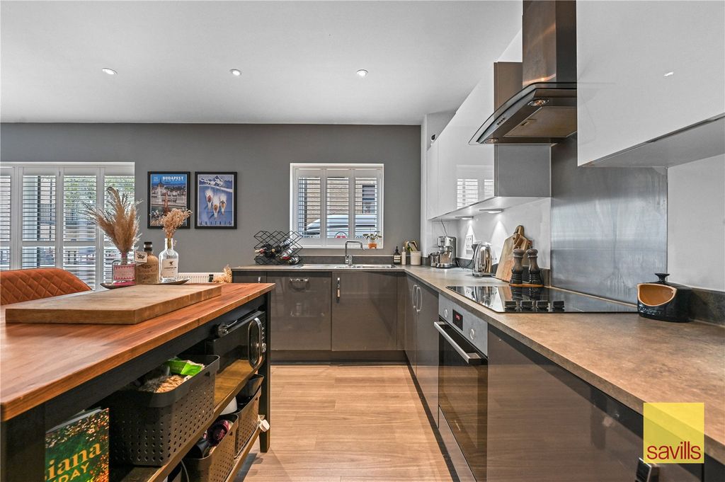 Property photo 2 of 25 Kitchen