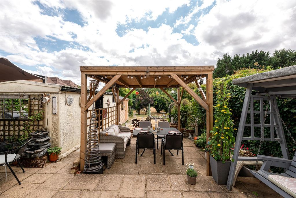 Property photo 2 of 12 Pergolia