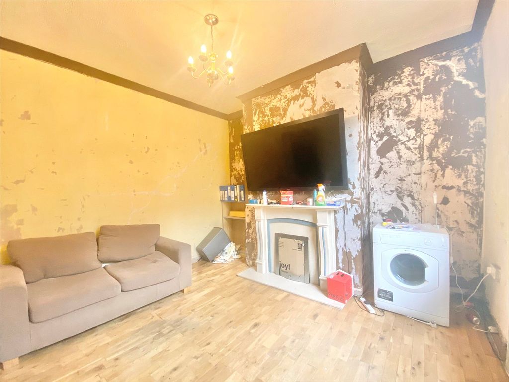 Property photo 3 of 10 Lounge One