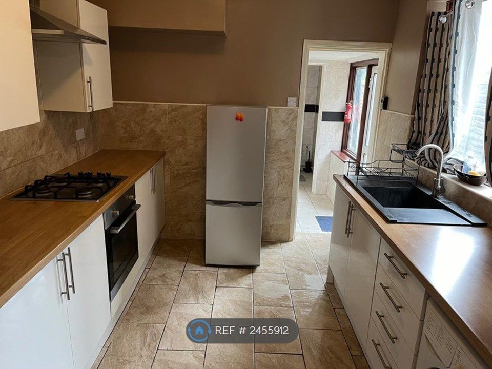 Property photo 3 of 11 Kitchen (Renovated)