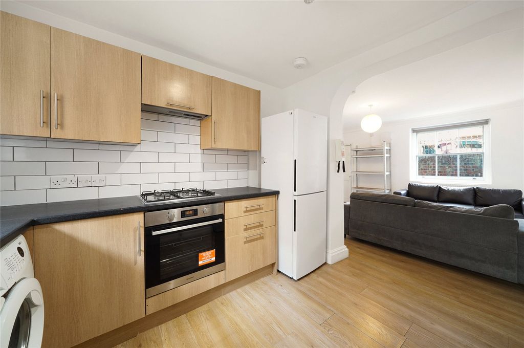 Property photo 2 of 21 Picture No. 52