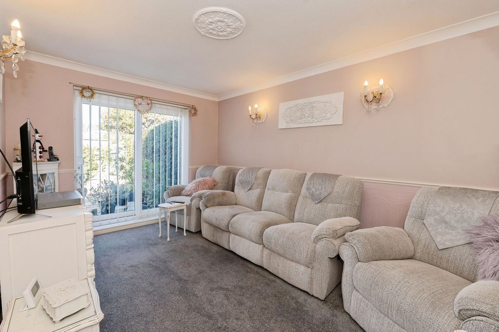 Property photo 2 of 18 Lounge/Bedroom Two