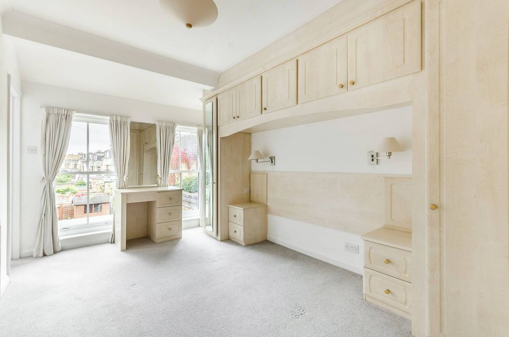 Property photo 3 of 13