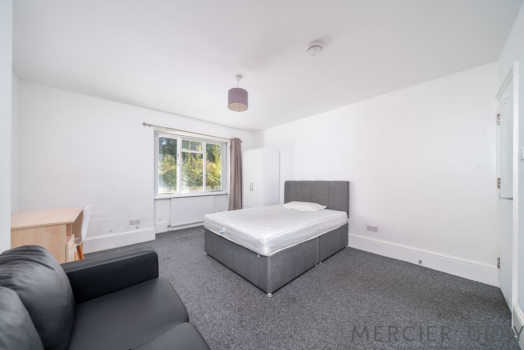 Property photo 1 of 14 Photo 9