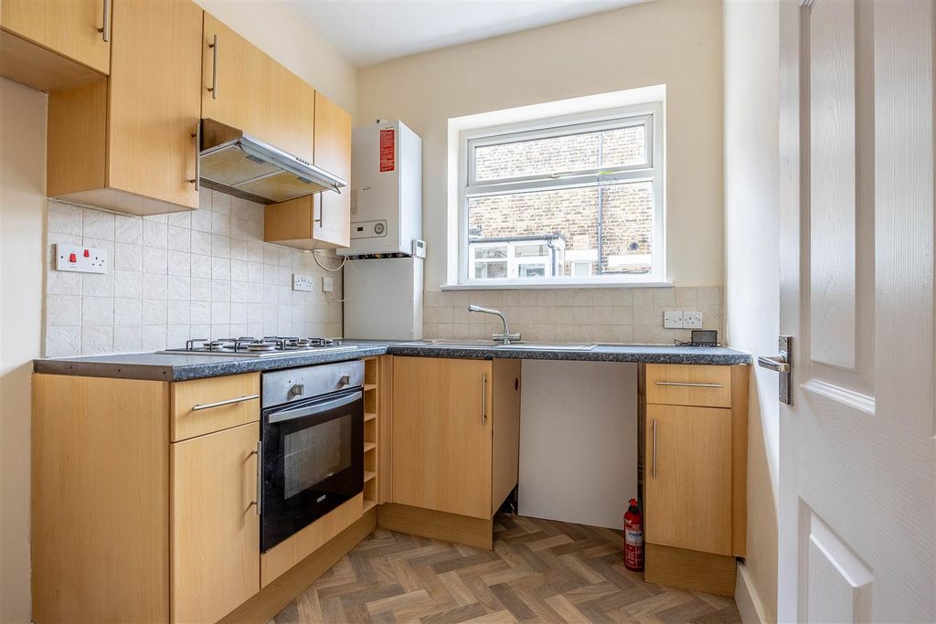 Property photo 3 of 9 Kitchen