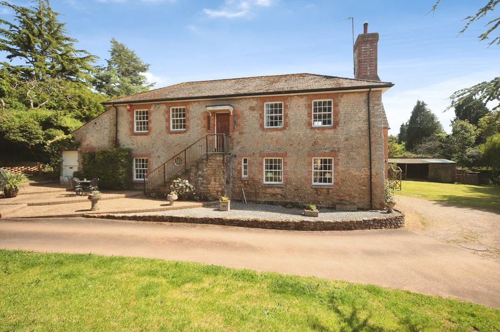 Property photo 1 of 50