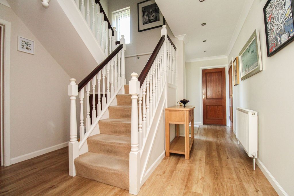 Property photo 2 of 25