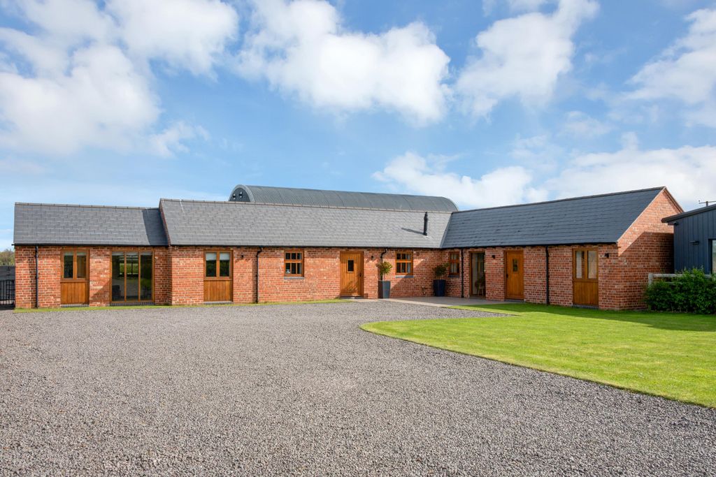Property photo 3 of 22 Moor Farm