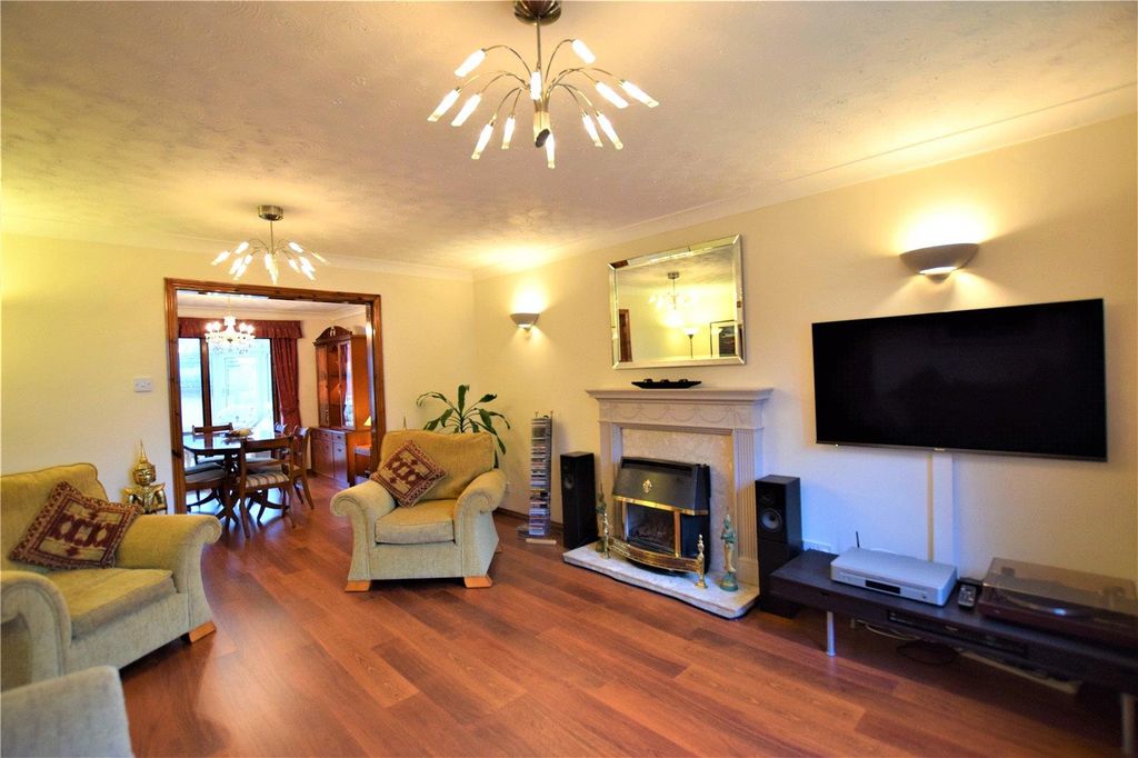 Property photo 2 of 14 Living.Jpg