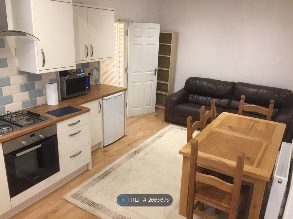 Property photo 3 of 22 Kitchen Lounge