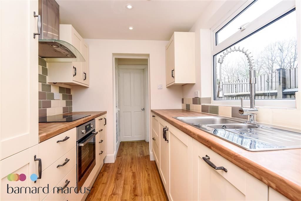 Property photo 2 of 8 Kitchen