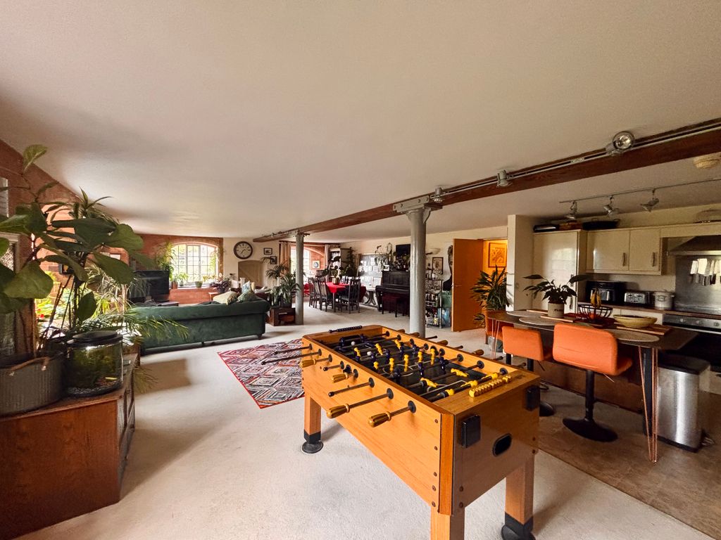 Property photo 3 of 20 Image