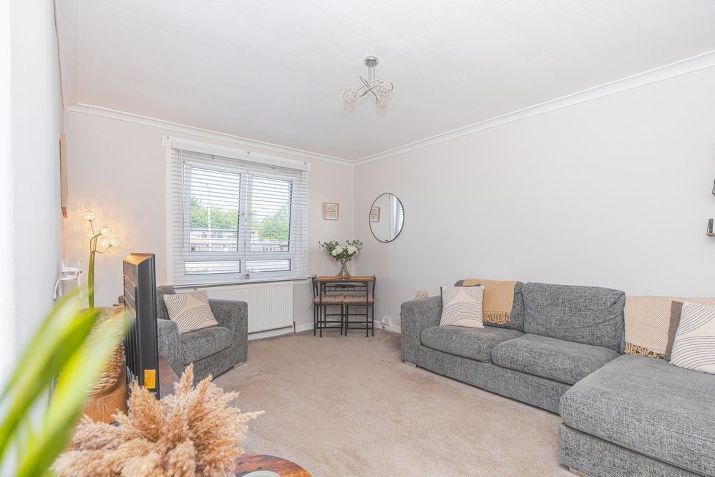 Property photo 2 of 25