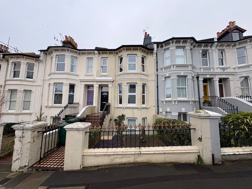 Property photo 1 of 7 Cover