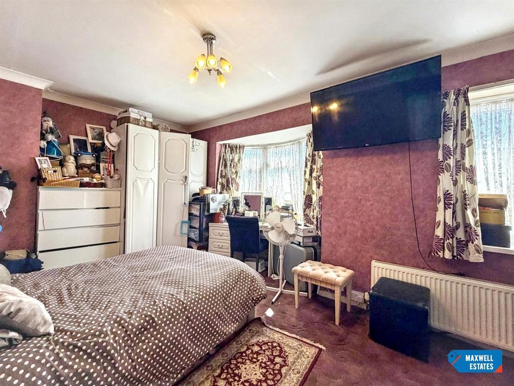 Property photo 3 of 10 Watling Ave 2.Jpg