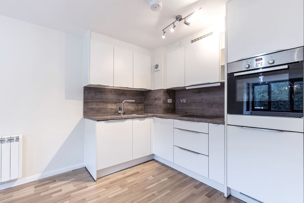 Property photo 3 of 10 Kitchen (Example)