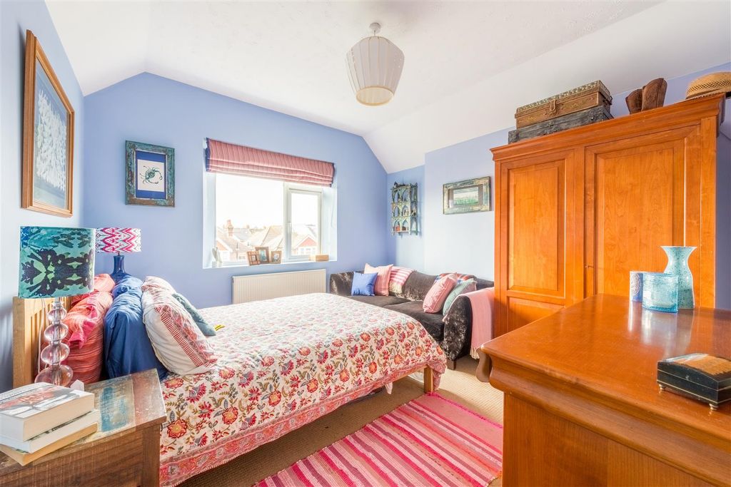 Property photo 2 of 19 34 Rutland Gardens-18.Jpg