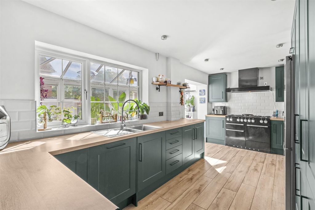 Property photo 3 of 25 Selwood Way-15.Jpg