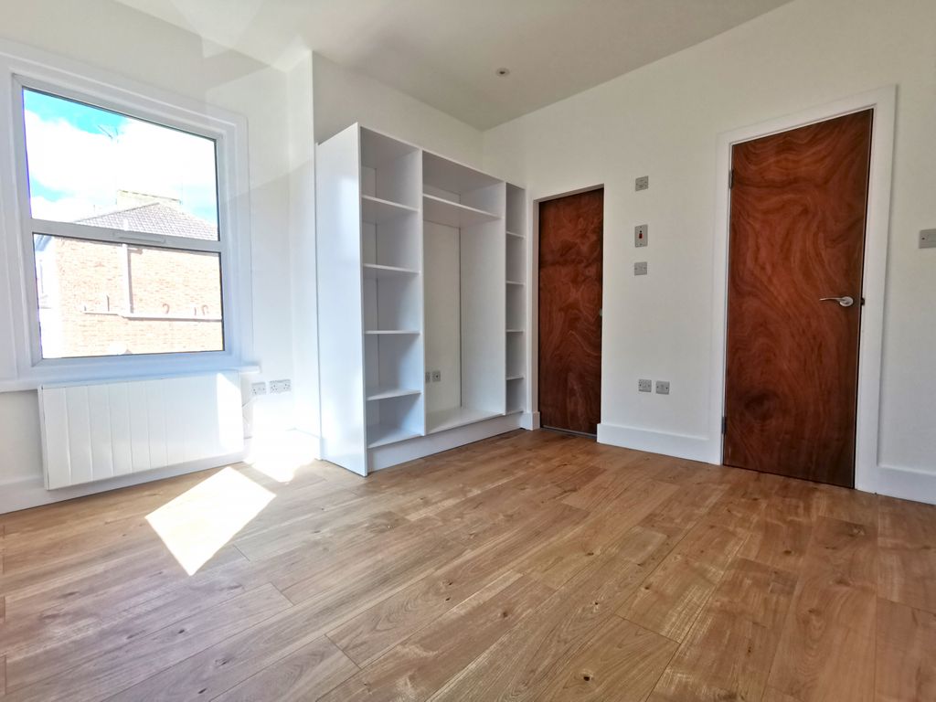 Property photo 1 of 7 Studio