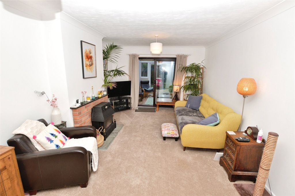 Property photo 3 of 10 3 - Picture No. 05