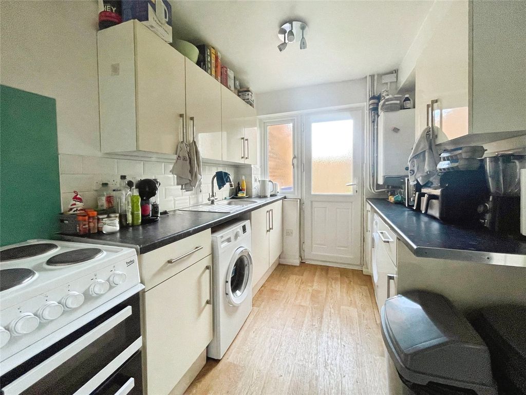 Property photo 3 of 7 Kitchen