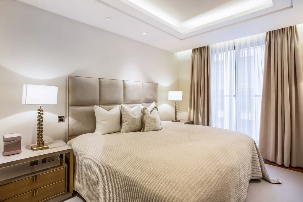 Property photo 2 of 27