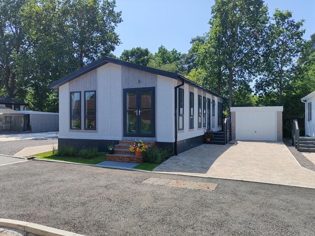 Property photo 1 of 13 1000005990.Jpg