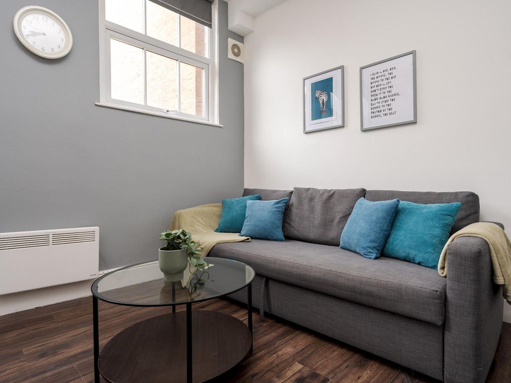 Property photo 1 of 32 Living Room