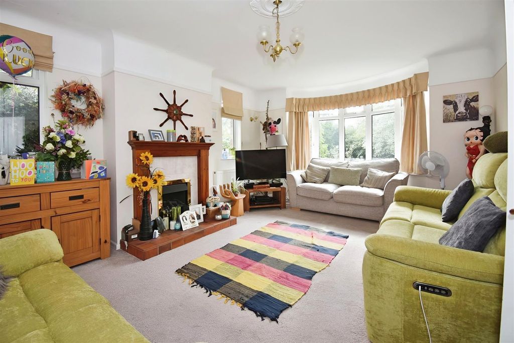 Property photo 3 of 17 d323A754-Dr 20Living 20Room.Jpg