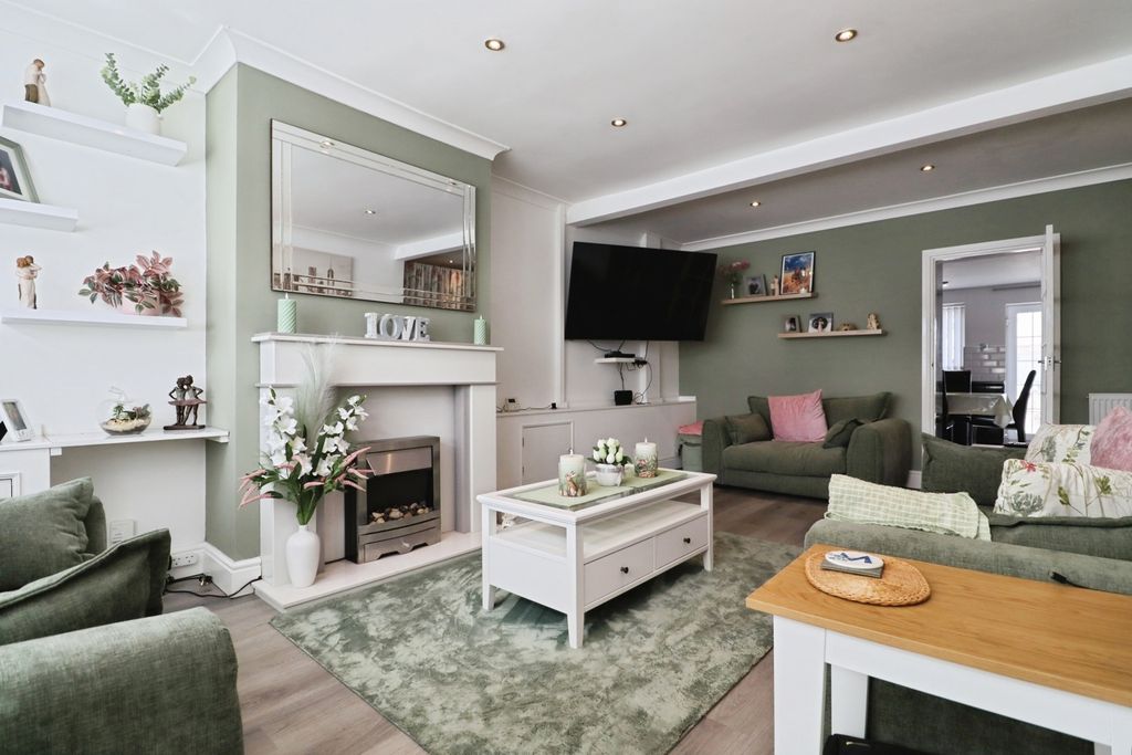 Property photo 3 of 23 Pbox-Img.Jpg